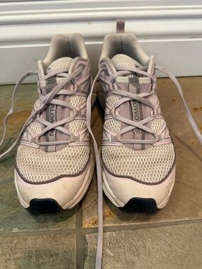 Women’s Salomon XT6 sneaker size 8.5
